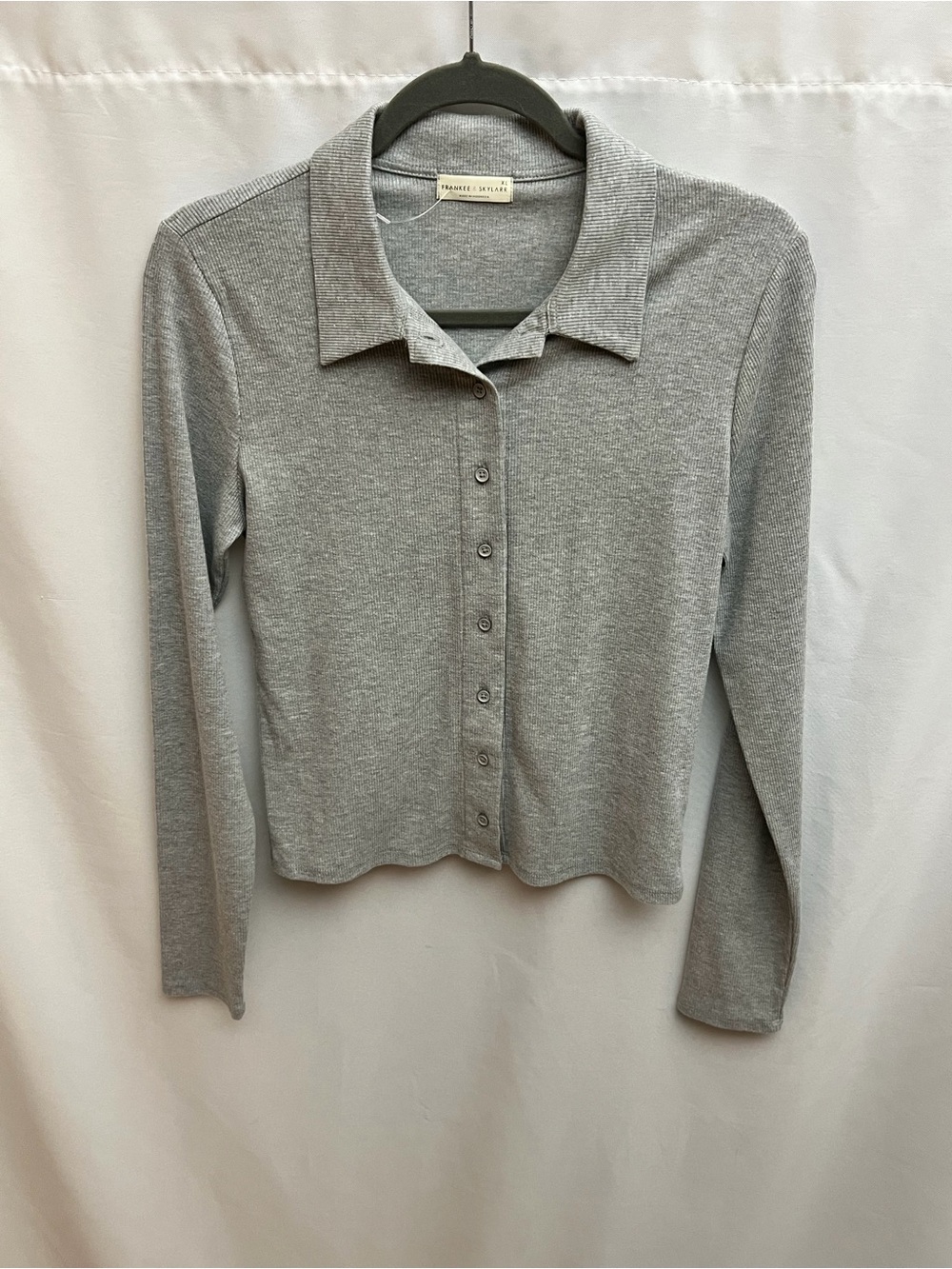 Frankee & Skylarr XL Gray Ribbed Button Front Collared Long Sleeve Top